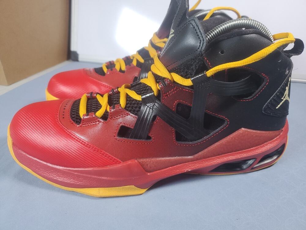 Nike Air Jordan Melo M9 Red Fade Black Gym Red Men's Size 11 551879-028 Carmelo